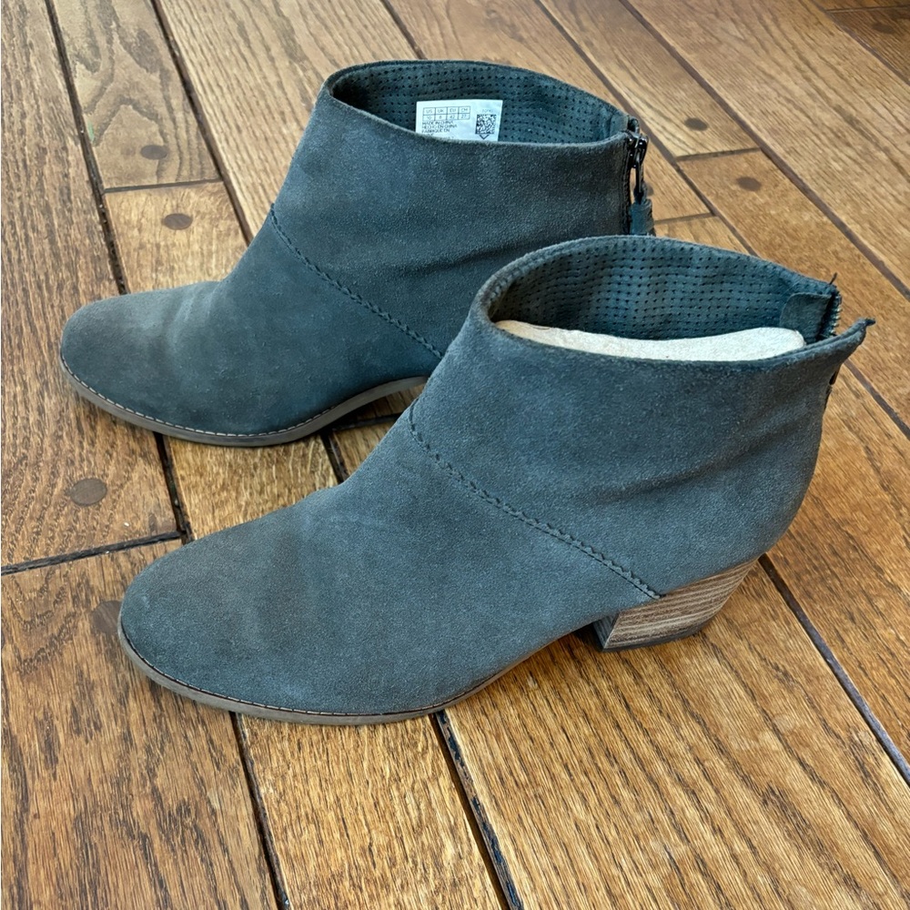 TOMS Sage Green Suede Block Heel Booties Size 10